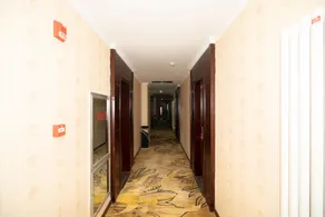 OYO New Century Wangfu Business Hotel - Image 5