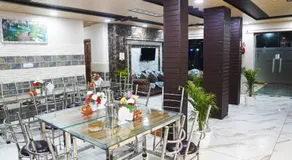 Hotel Eleven Guest House & Restaurant - Image 3
