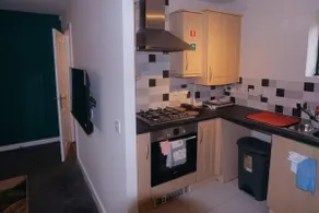 Lovely Apartment with Garden & Parking - Image 5