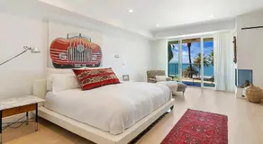 Expansive Three-Bedroom Penthouse with Breathtaking Views - Image 5