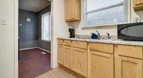 Easy Dtwn Detroit Access: Pet-Friendly Family Home - Image 5