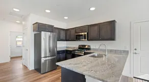 Modern Spacious Pool Apartment PET FRIENDLY - Image 2