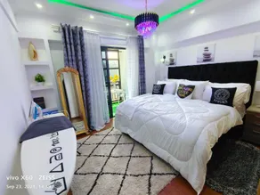 Beautiful Apartment with Skyline Views - Image 3