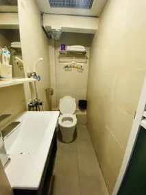 Jordan Triple Room, 3, 703-3, beside Jordan MTR Station, Private Bathroom, Luggage Storage, Elevator - Image 5