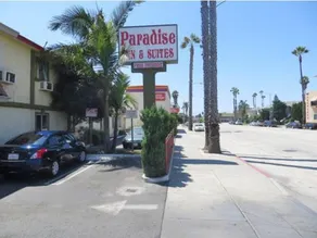 Paradise Inn & Suites - Image 4