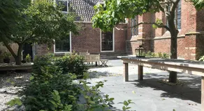 Bed en kerk monumentale 2 slaapkamer woning - Image 4