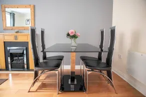 Central 2 Bed Apartment with Parking by CozyNest - Image 4