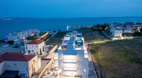 Villa de luxe avec piscine, située au premier rang de la mer - Image 3
