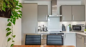 1-Bed Spacious Flat, North London, 15 Minutes to Central - Image 5