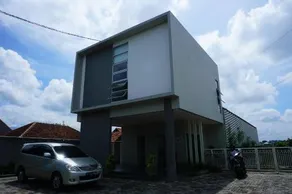 The Villa Tembalang - Image 4