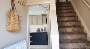 Spacious 4 Bed House Sleeps 6 Parking Garden in Loughborough - Image 4