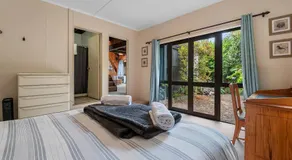 Lakeside Villa - Lake Rotoiti Holiday Home - Image 2