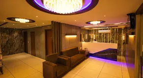 Hotel New Apex locals and UMC not allowed - Image 3