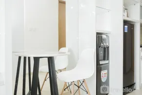 Comfort and Modern Studio at Tree Park Cikokol Apartment By Travelio - Image 4