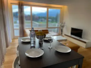 Modernes Luxus Apartment direkt neben Shopping und Bus - Image 5