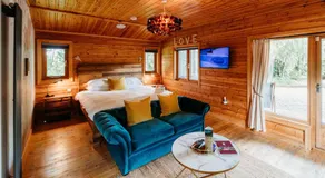 Blissful Corner Lodge Great Ayton Yorkshire with hot tub and onsite bistro - Image 2