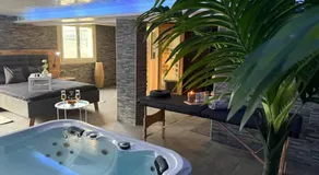 Sisters spa room - Image 3