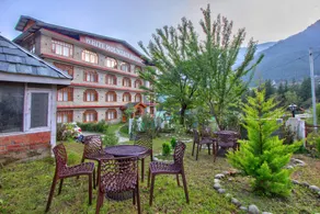white Mountain Hotels - Image 4