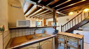 Maison familiale 4 chambres avec jardin, cheminée, poêle à bois, parking et Wi-Fi - Image 4