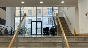 New prime 2 bed 2 bathroom spacious city center apartment with free secure parking - Image 4
