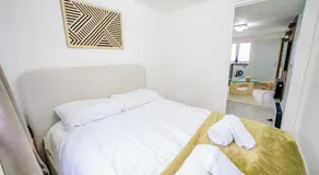 Stylish 1 BR Apartment Near Heathrow - Image 4