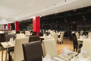 Ramada by Wyndham Hounslow - Heathrow East - Image 4