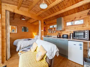 Pet-friendly chalet in Surlingham, No deposit - Image 2