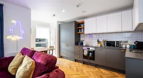 Chic Crystal Palace Flat with Balcony & Workspace - Image 3