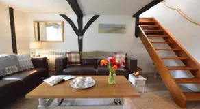 1 Bed in Benhall oc-2bg - Image 2