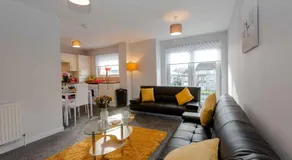 PREMIER - Wishaw En-Suite Apartment - Image 2