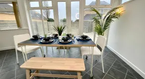 Lovely house in a great location with Parking, WiFi & Smart TV - Near Poole & Bournemouth - Image 2