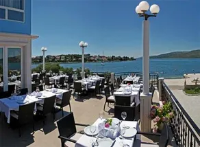 Villa Iris Apartments - Image 3