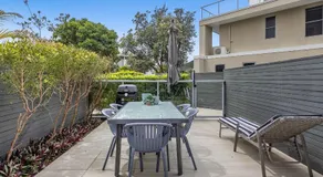 Beachside Haven Modern Townhouse with Pool - Image 4