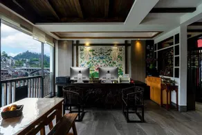 Fenghuang Jinshuian River View Hotel - Image 2