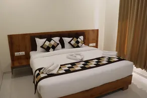Hotel Naresh Palace - Image 2
