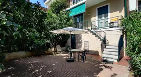 Appartamenti con giardino e posto auto per famiglie - Image 4