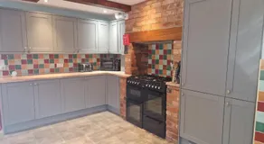 Hereford - Falcon House - Spacious 5 Bedroom House With Games Room - Sleeps 14 Guests - Great Property For Family & Friends Gathering Together - Hosted by RENTMYHOUSE - Image 5
