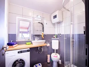 Apartment in Bilice near Krka National Park - Image 3
