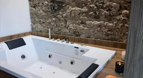Conte Luxury Rooms - Image 3
