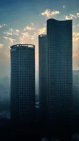 Home in Iconic Skyscraper - Image 4