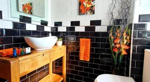 The Orange Fox Lux Room and Hot Tub at The Grumpy Schnauzer Guest House - Image 2