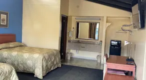 Budget Inn - Madison - Image 2