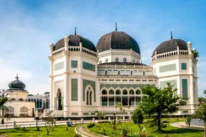 Grand City Hall Hotel & Serviced Residences - Image 2