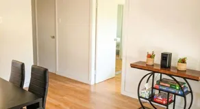 Huge 3Bed House and Backyard & 4 Car Park spaces and Near Parramatta - Image 2