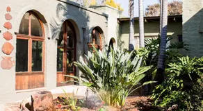 Flamboyant Guesthouse - Image 4