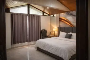 Plumwood 2BHK Near Mall Road w Mountain View - Image 2