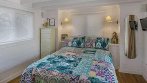 Located in Seaside - Sleeps 4 - Image 5