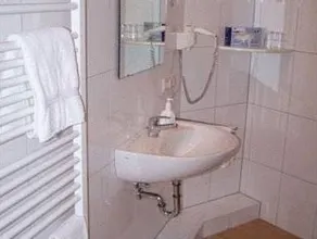 Hotel Central Garni - Image 3