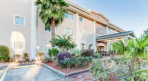 LA Plaza Apartments - Image 3