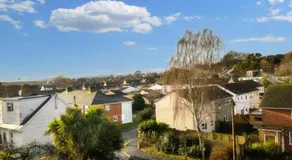 Spacious 2-Bed - Hospital & City Nearby Parking Pet Friendly - Image 4